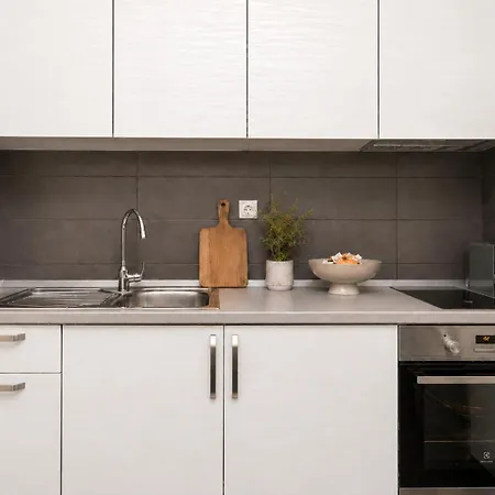 Side By Side Apartament *