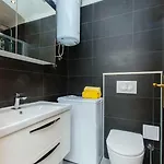 Side By Side Apartman