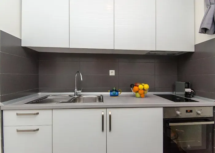 Side By Side 公寓 *