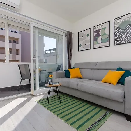 Side By Side Apartment *